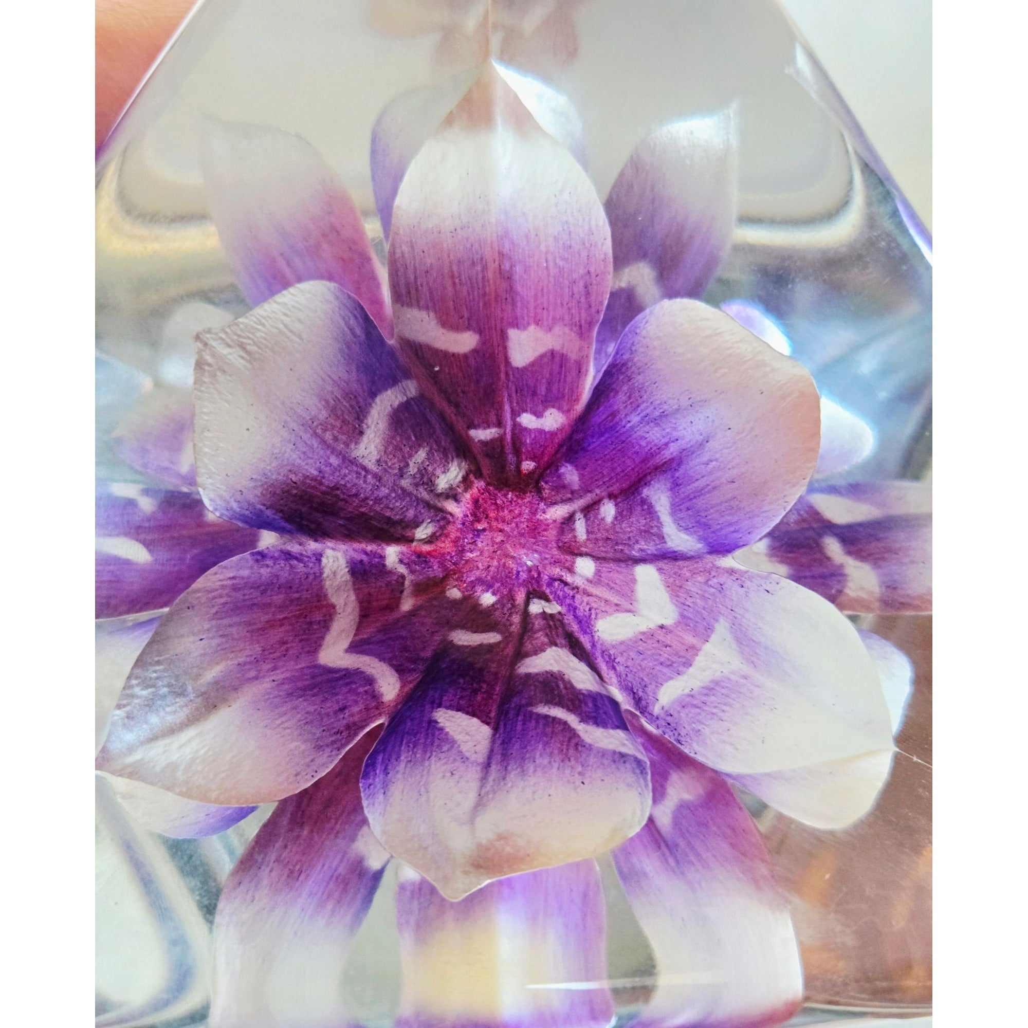 Mats Jonasson 3D Purple Orchid Lead Crystal Paperweight Handmade In Sweden 4", MINT
