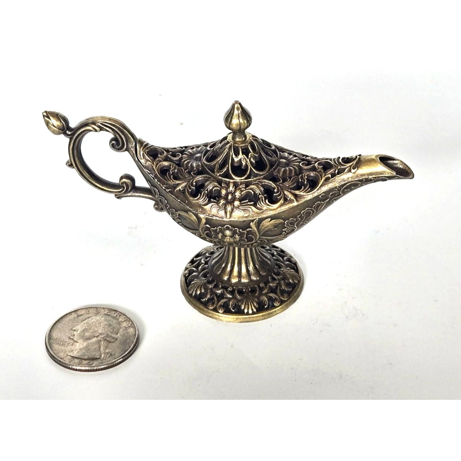 Metal Miniatures Aladdin Genie Lamp With Ornate Floral details collectible