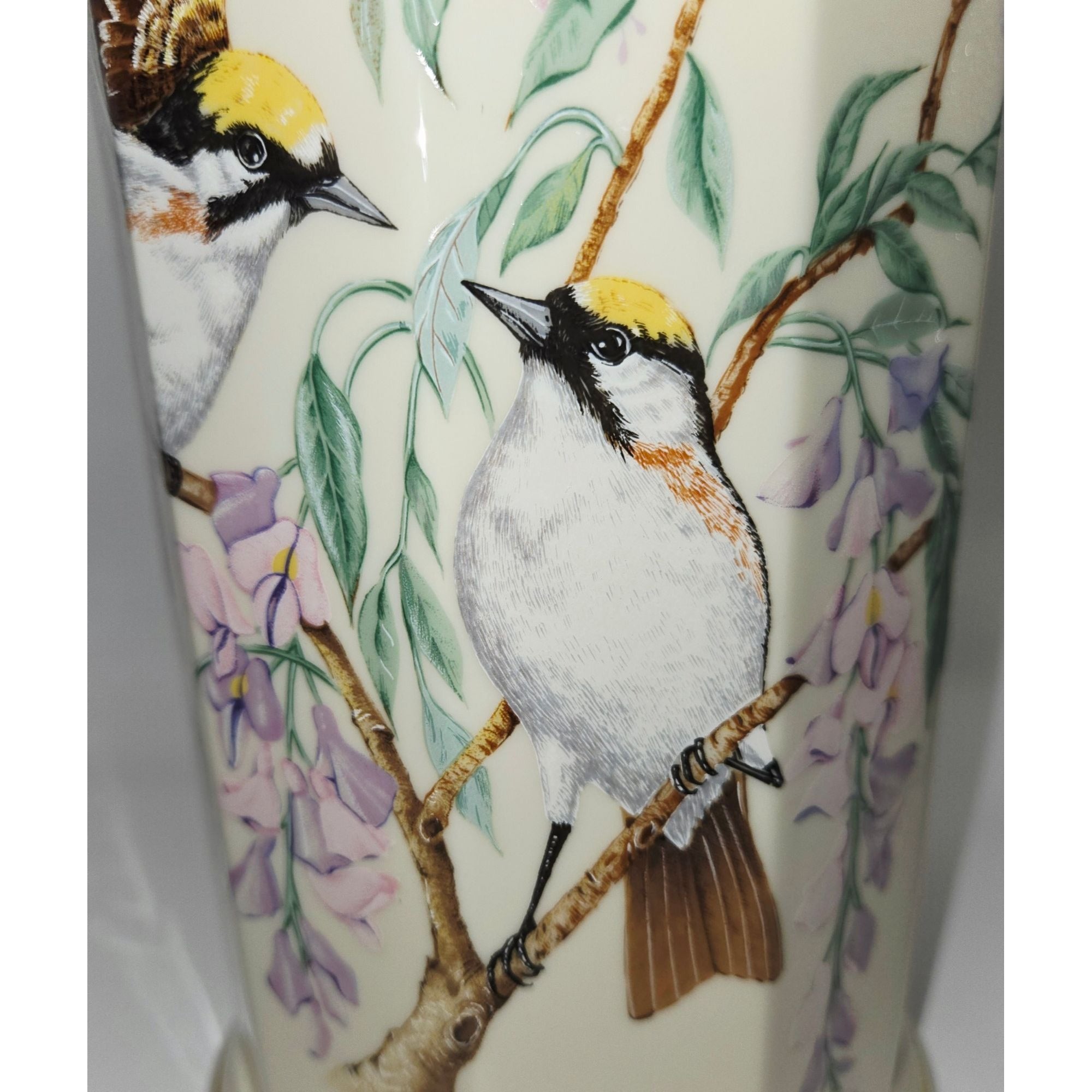 The Jefferson Vase By Lenox Presidential Garden Collection Bird & Wisteria Art, with Certs