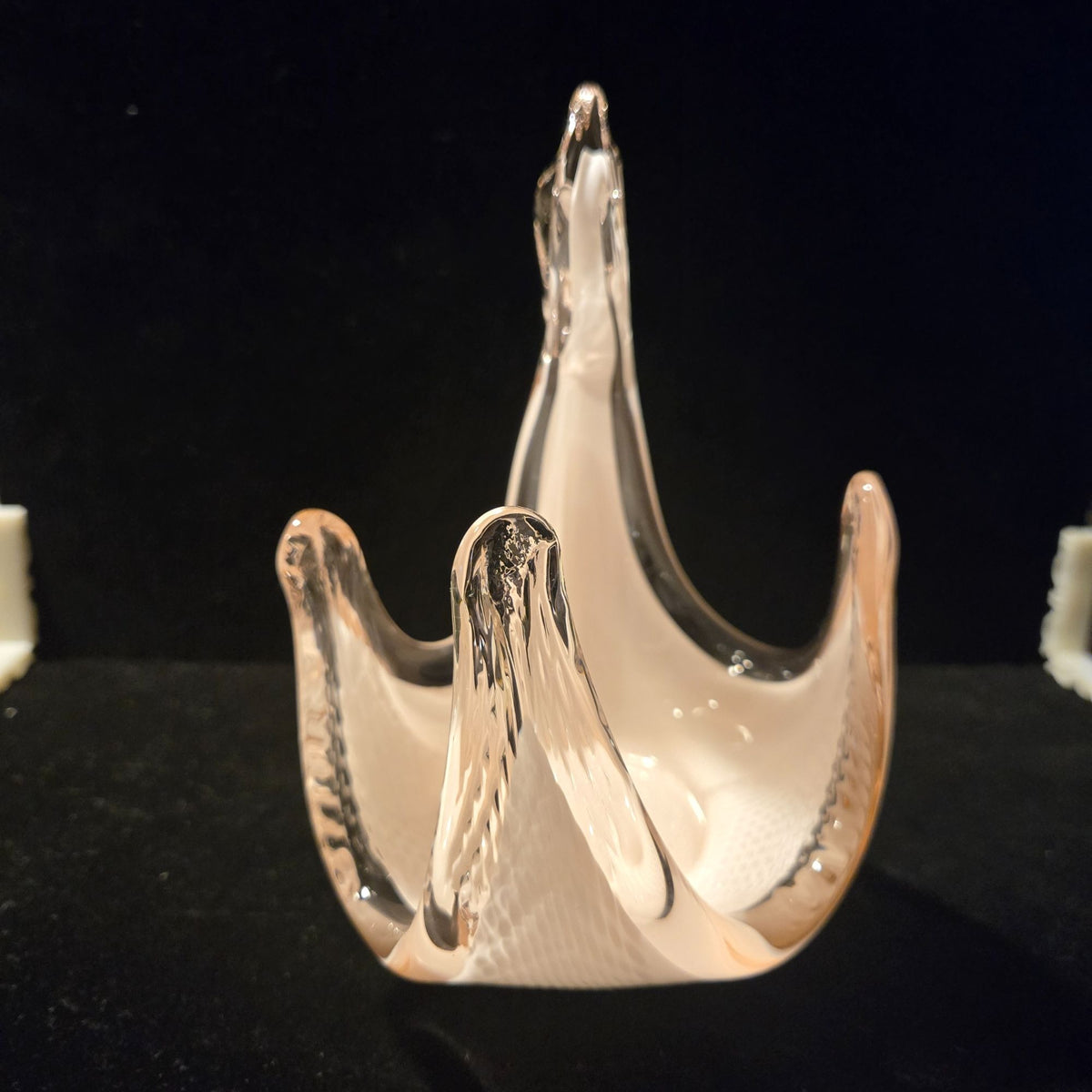 Granna Glass Pink Swan Figurine Textured Art Glass Elegant Centerpiece excellent cond.
