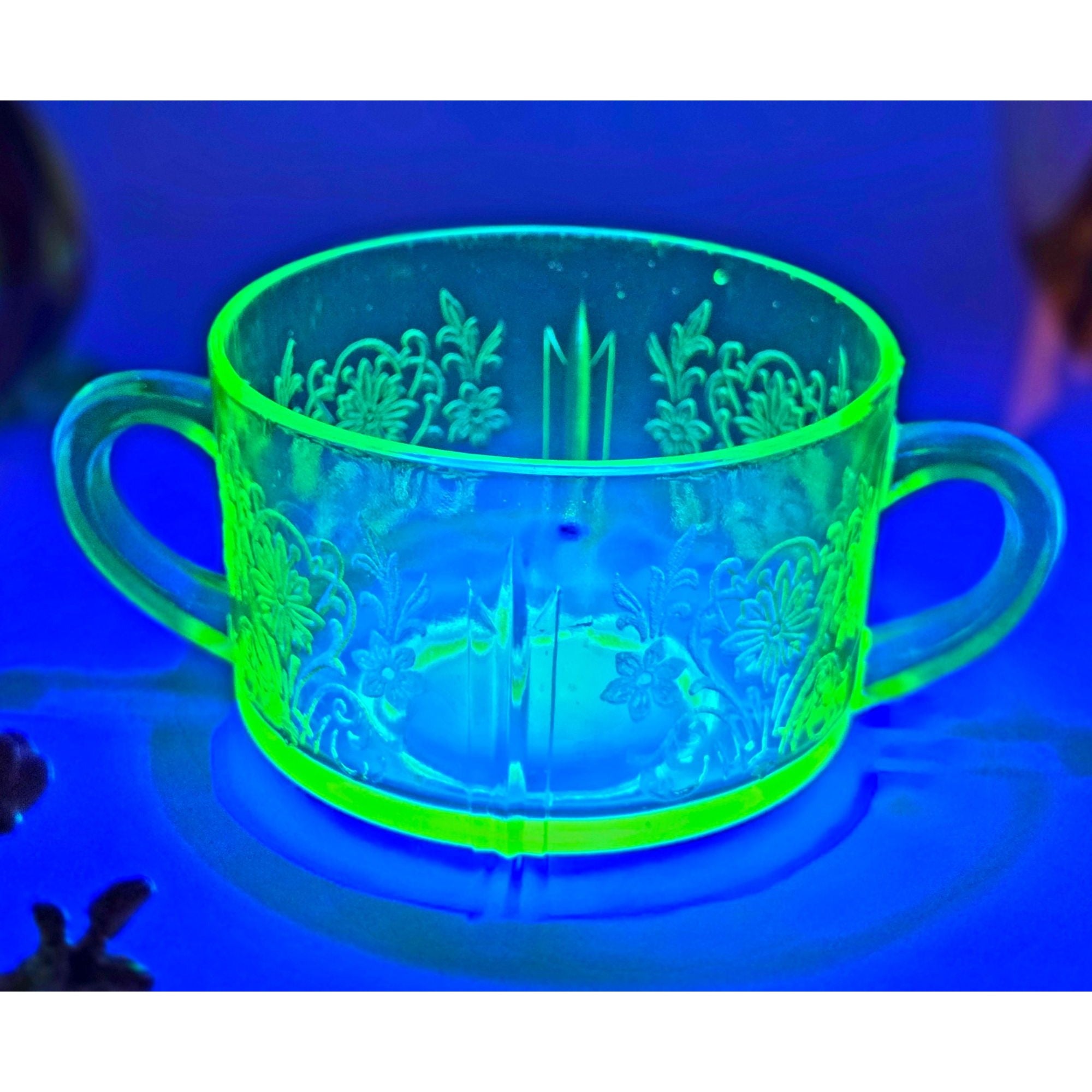Vintage US Glass Uranium Double Handle Bowl Paneled Aster Pattern Glows