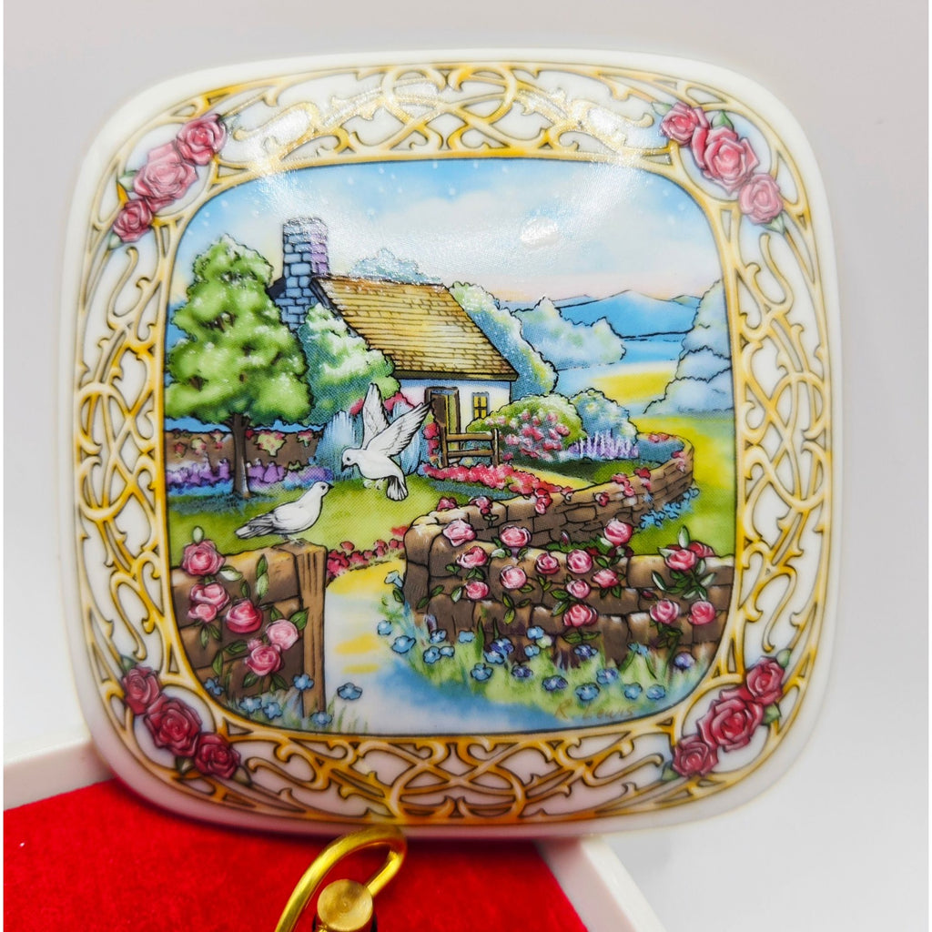 Serenades Star Dust Porcelain Music Box By Heritage House 1993 Cottage & Doves Design Limited Edition