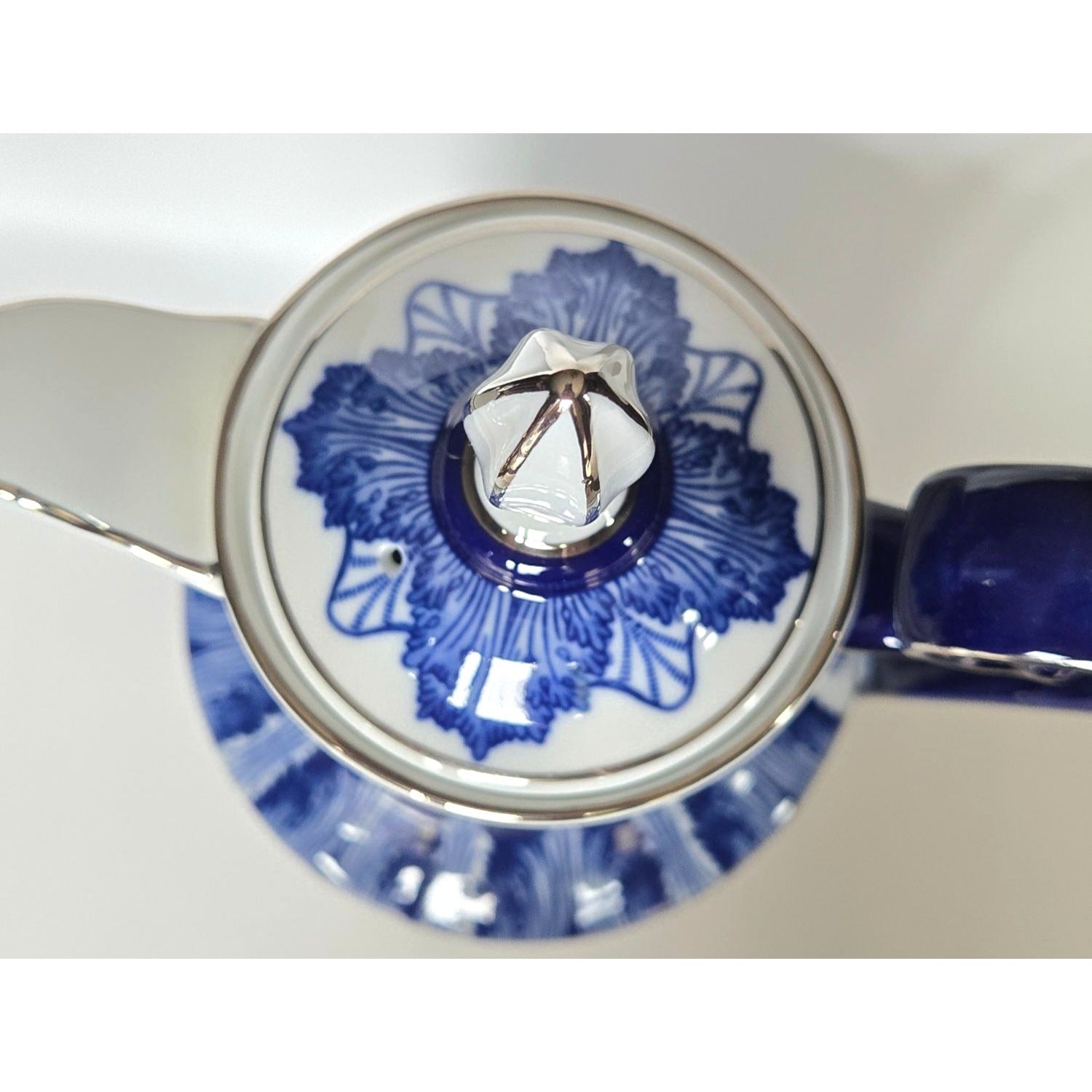 Grace by Bombay Elegant Large Blue Leaf & White Porcelain Coffee/ Teapot w/legs 13"