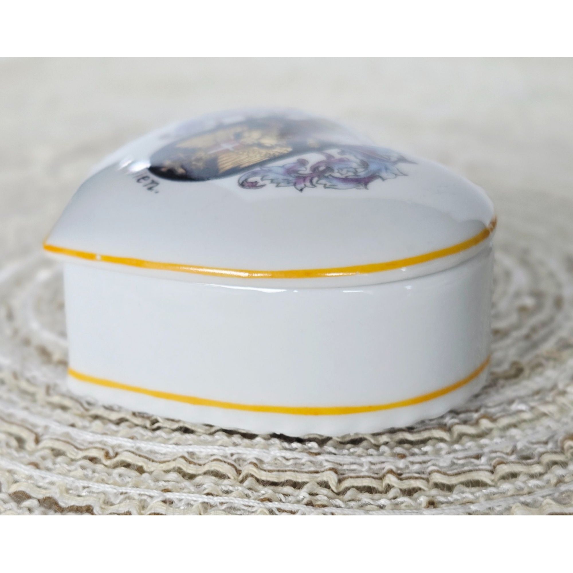 Geiersthal German Heart Shaped Porcelain Trinket Box, Vienna Castle Shield & Florals, Excellent Condition 3"
