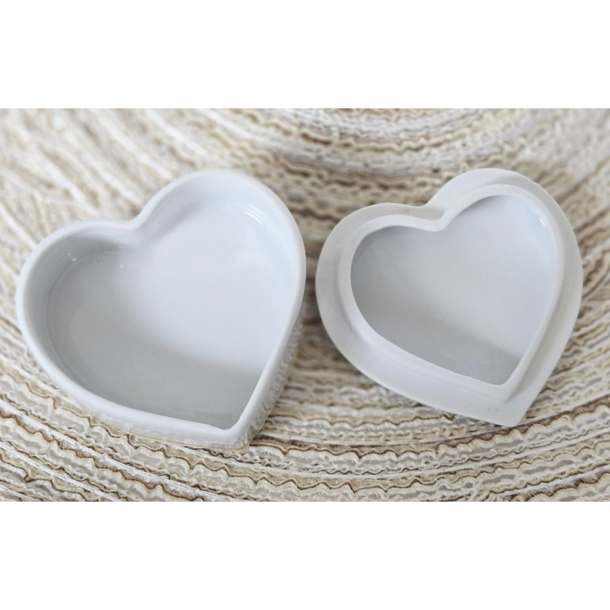 Geiersthal German Heart Shaped Porcelain Trinket Box, Vienna Castle Shield & Florals, Excellent Condition 3"
