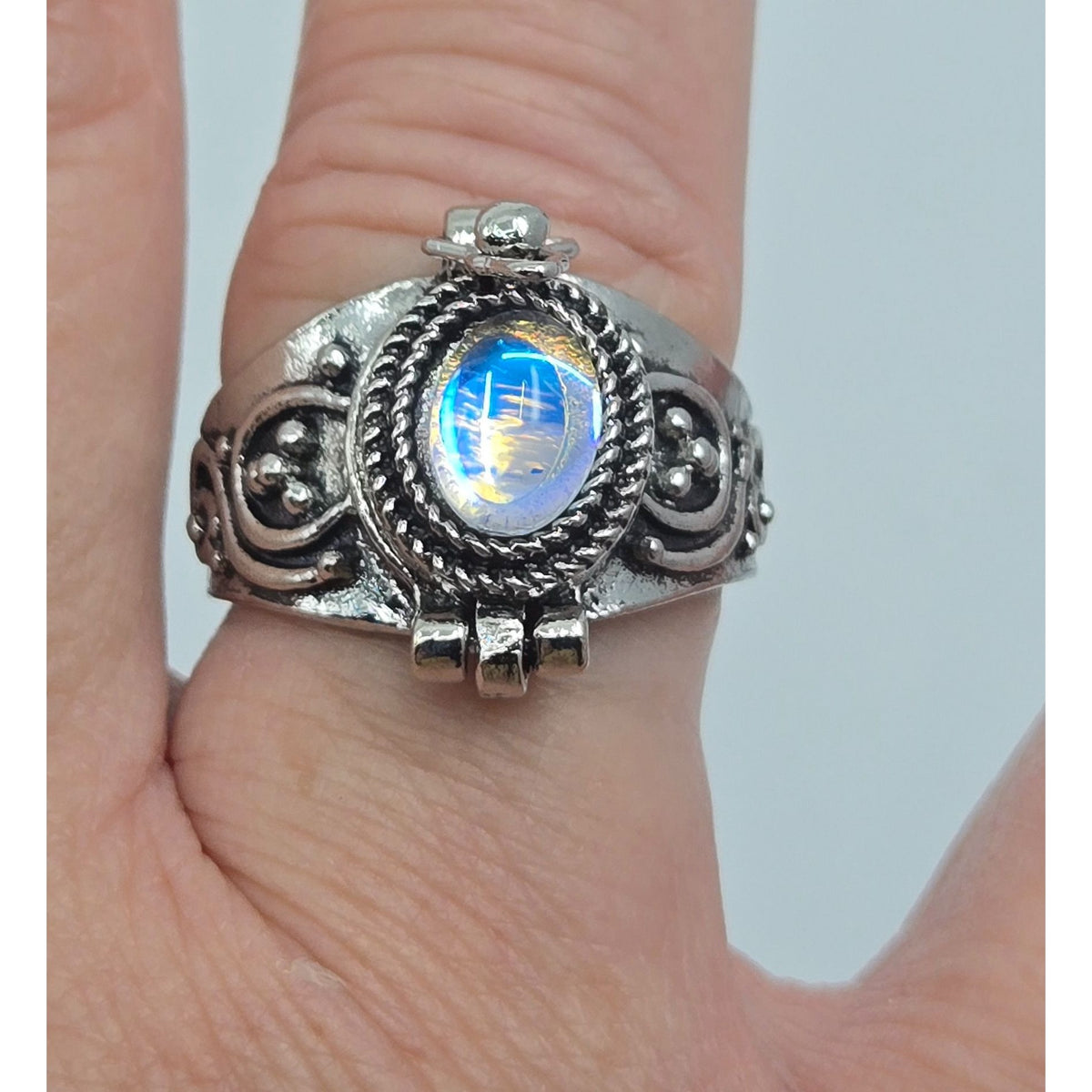 Vintage Silver Tone Poison Locket Ring Size 8