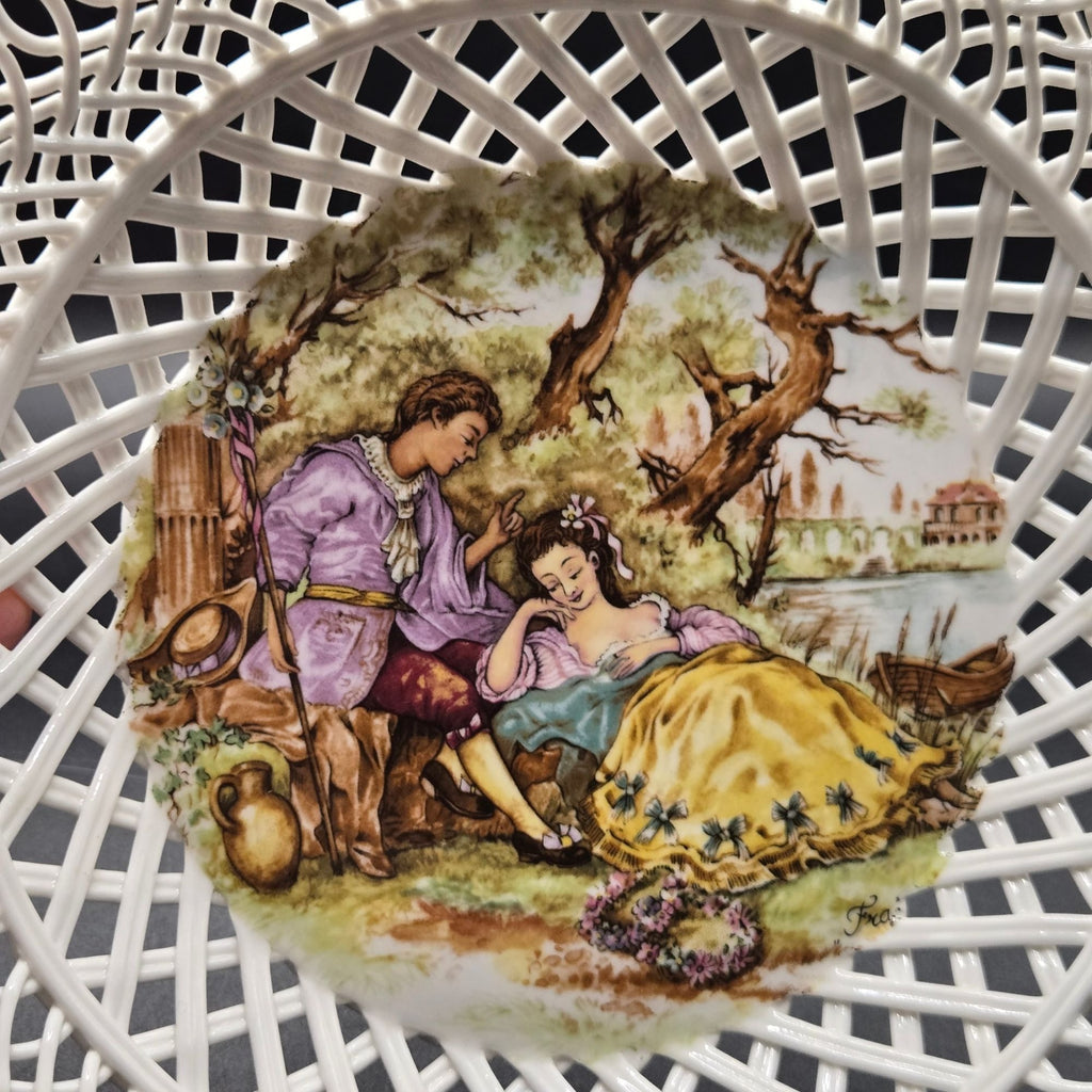Vintage Porcelain Reticulated Bowl W/ Romantic Roccoco Scene & Gold Trim 8"