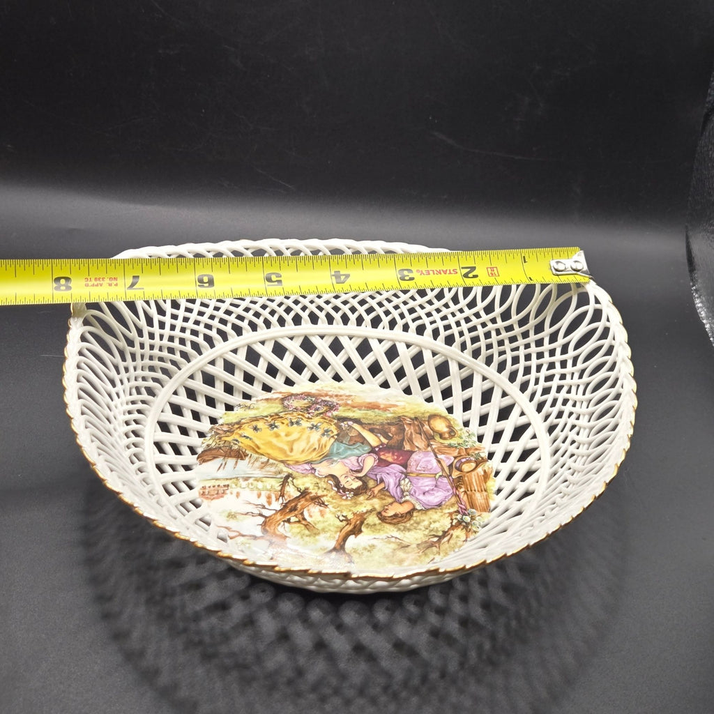 Vintage Porcelain Reticulated Bowl W/ Romantic Roccoco Scene & Gold Trim 8"