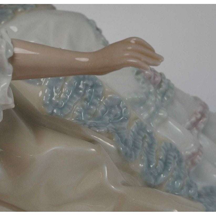 Lladro Porcelain Lady at Dressing Table, Marie Antoinettes Costumes, Spain Retired