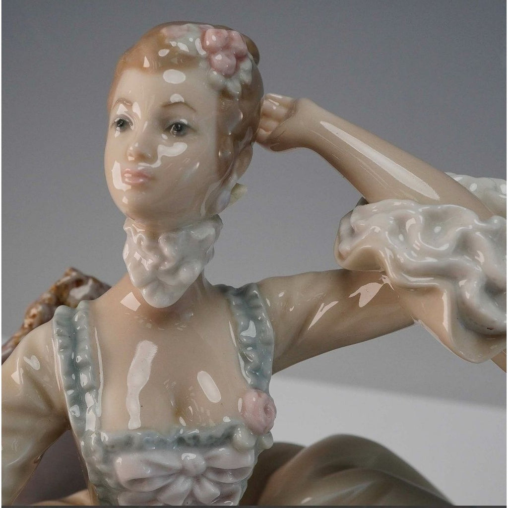 Lladro Porcelain Lady at Dressing Table, Marie Antoinettes Costumes, Spain Retired