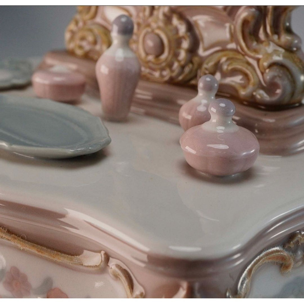 Lladro Porcelain Lady at Dressing Table, Marie Antoinettes Costumes, Spain Retired
