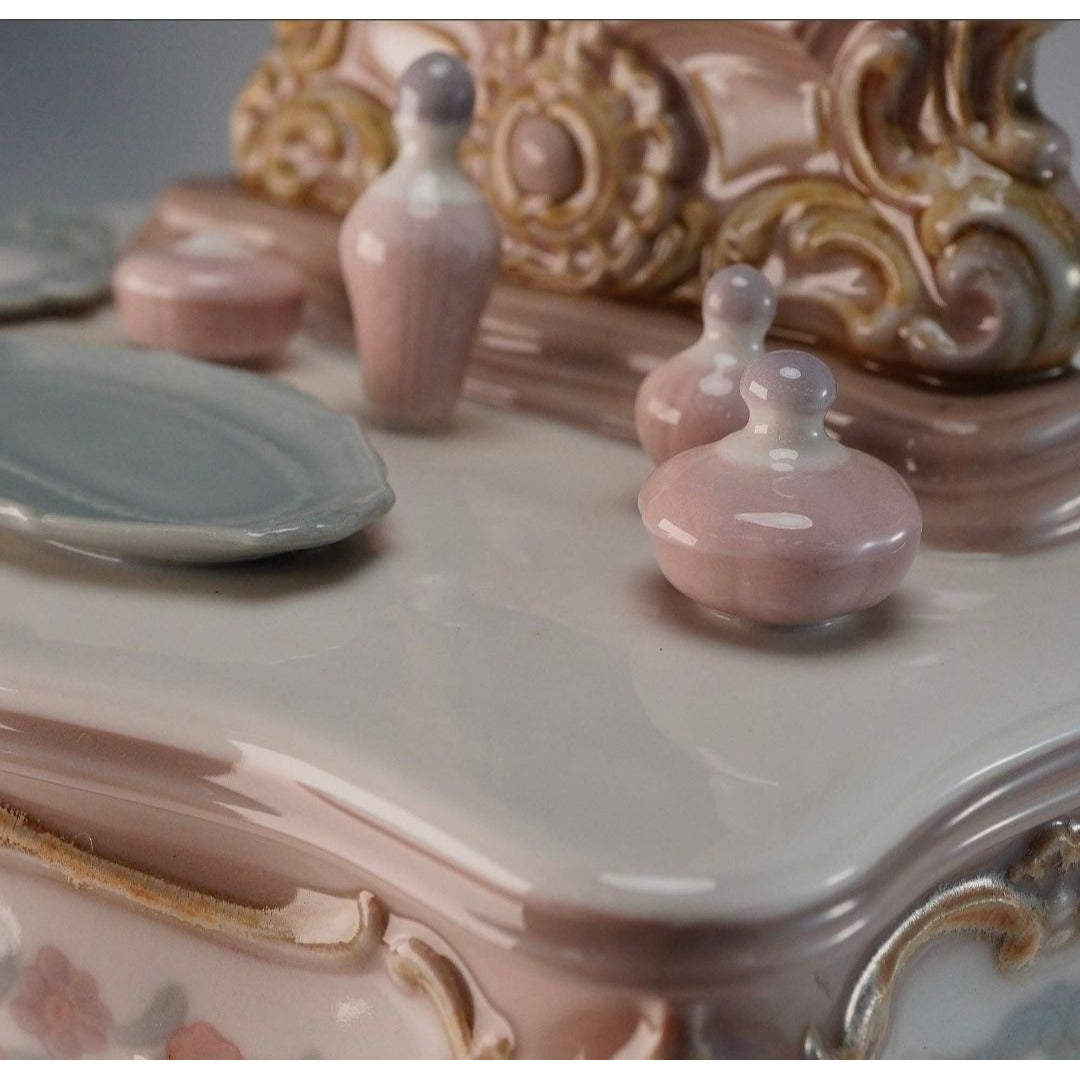 Lladro Porcelain Lady at Dressing Table, Marie Antoinettes Costumes, Spain Retired