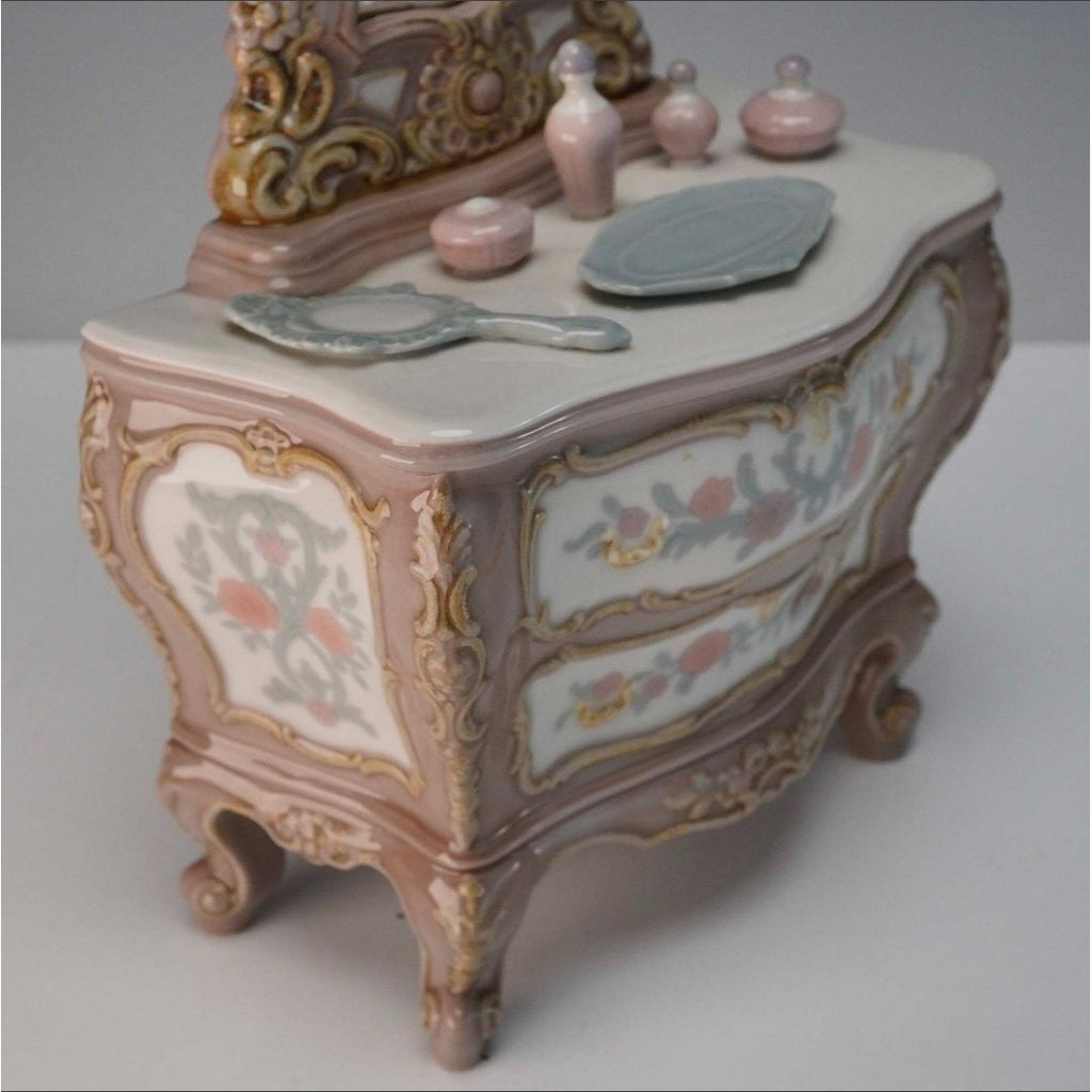 Lladro Porcelain Lady at Dressing Table, Marie Antoinettes Costumes, Spain Retired