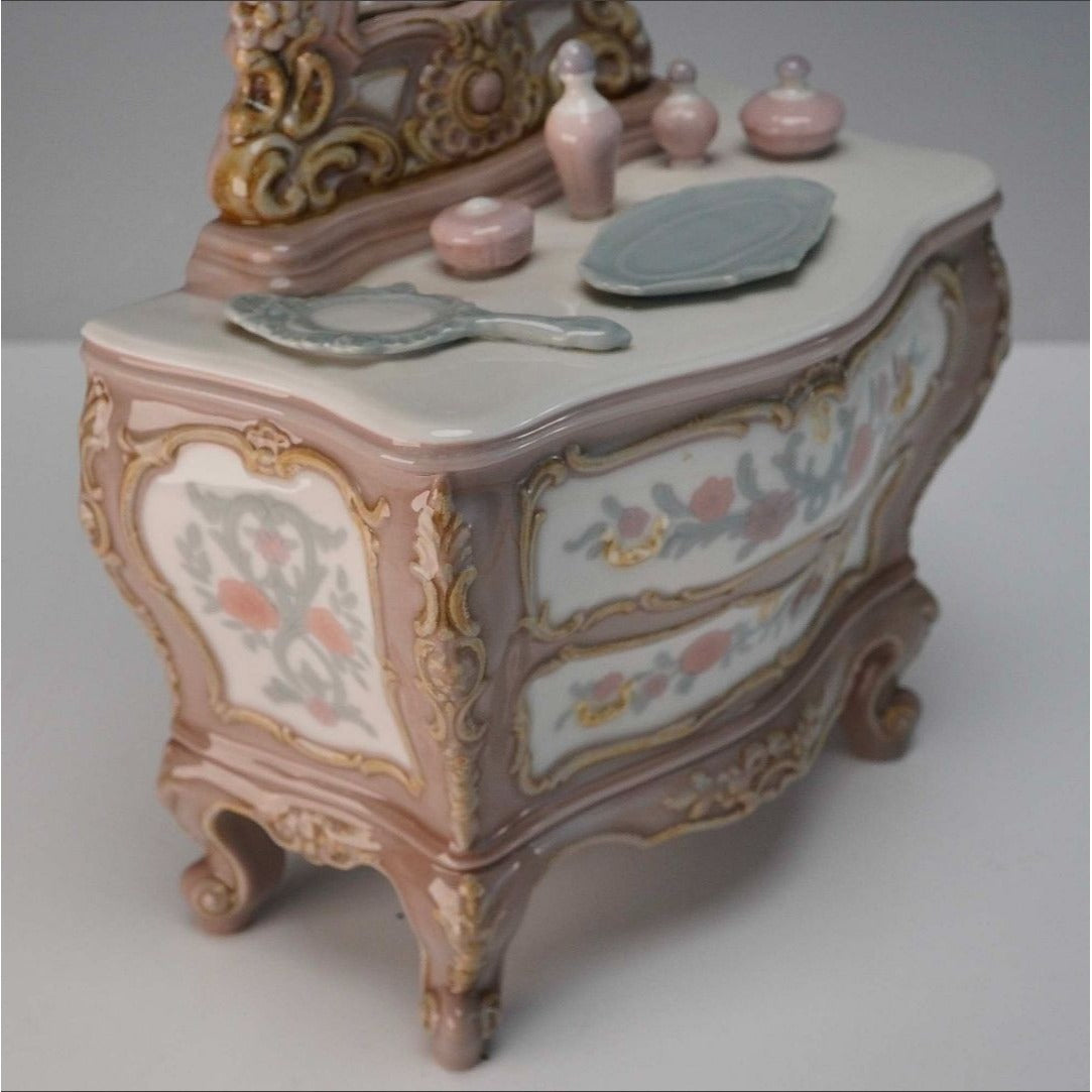 Lladro Porcelain Lady at Dressing Table, Marie Antoinettes Costumes, Spain Retired