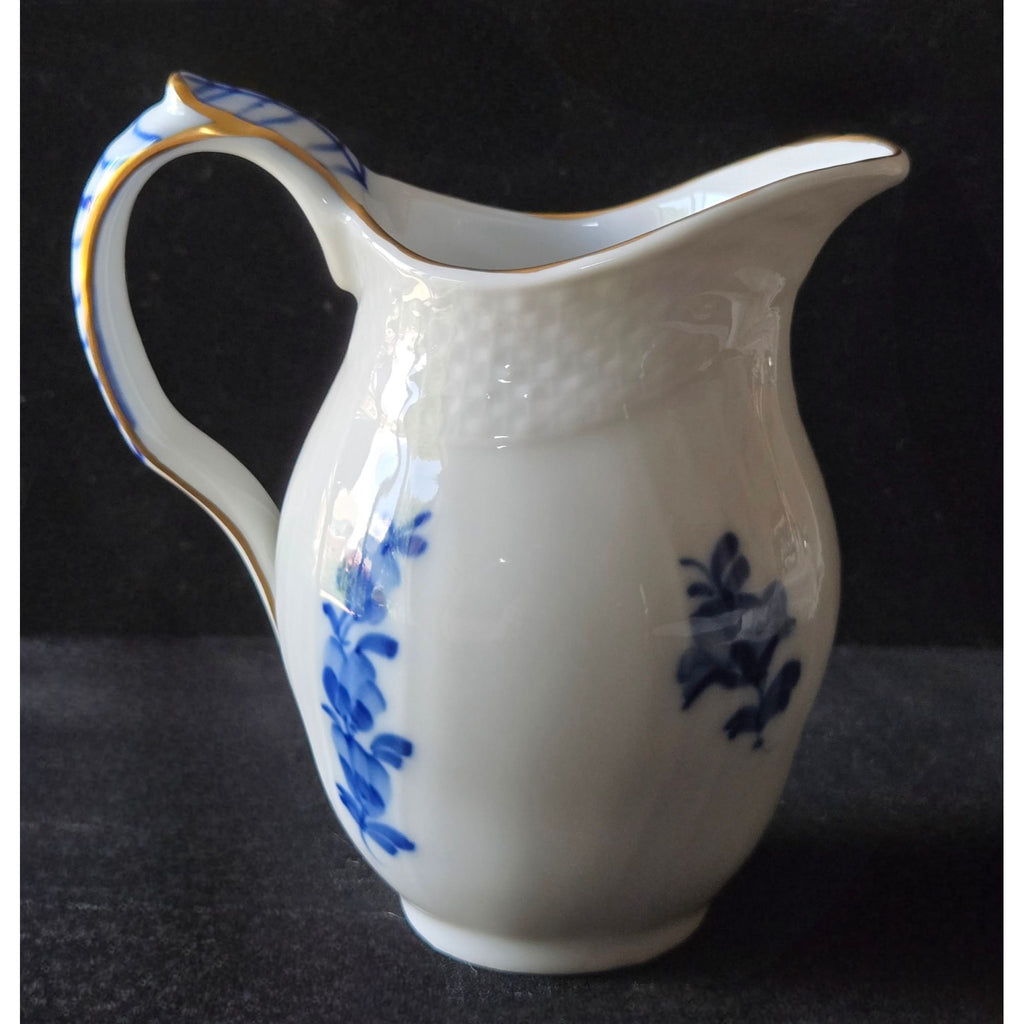 Rare Royal Copenhagen Denmark Blå Blomst Blue Floral Creamer w/Gold trim 1535
