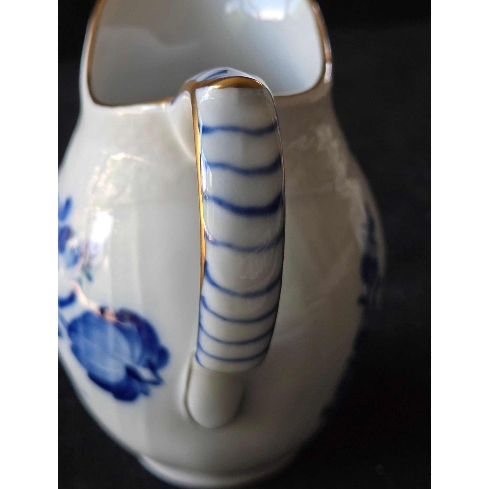 Rare Royal Copenhagen Denmark Blå Blomst Blue Floral Creamer w/Gold trim 1535