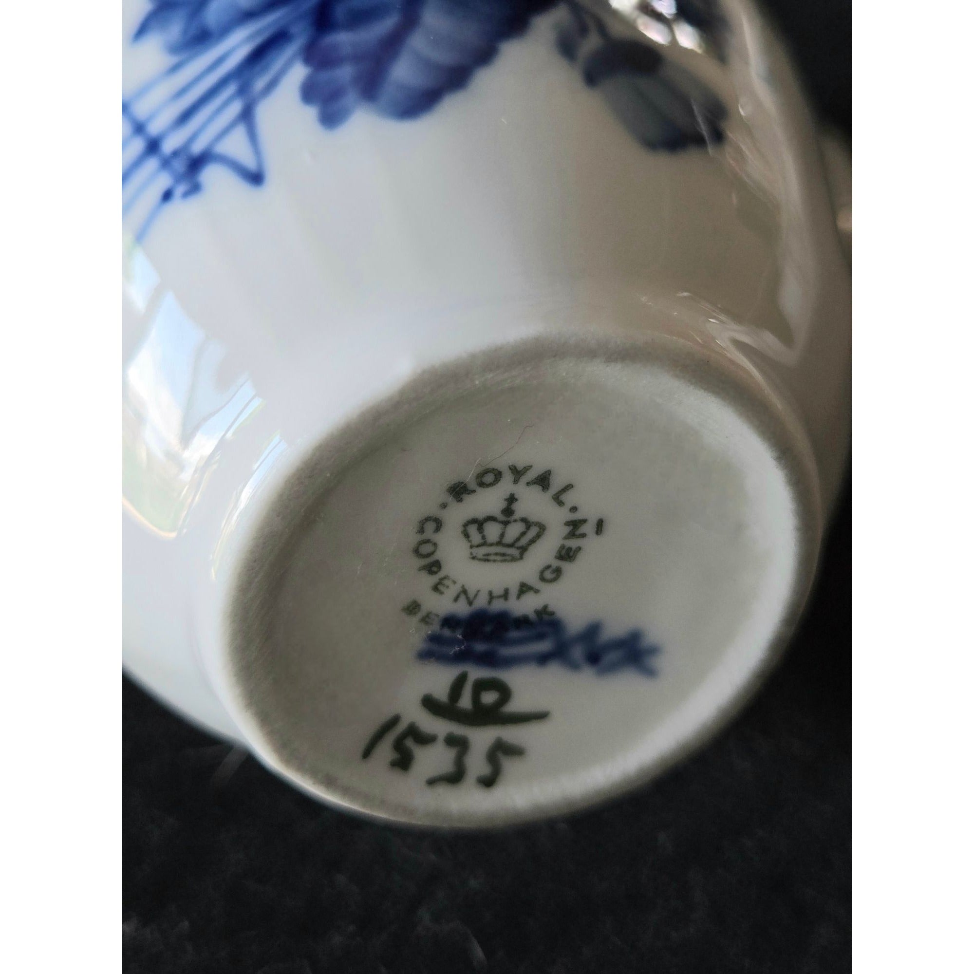 Rare Royal Copenhagen Denmark Blå Blomst Blue Floral Creamer w/Gold trim 1535