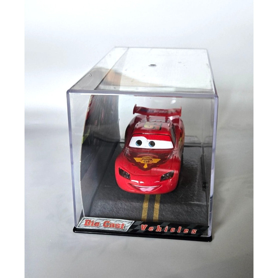 Disney Pixar Cars 2 Lightning McQueen Die-Cast Vehicle In Display Case 1:43 Scale