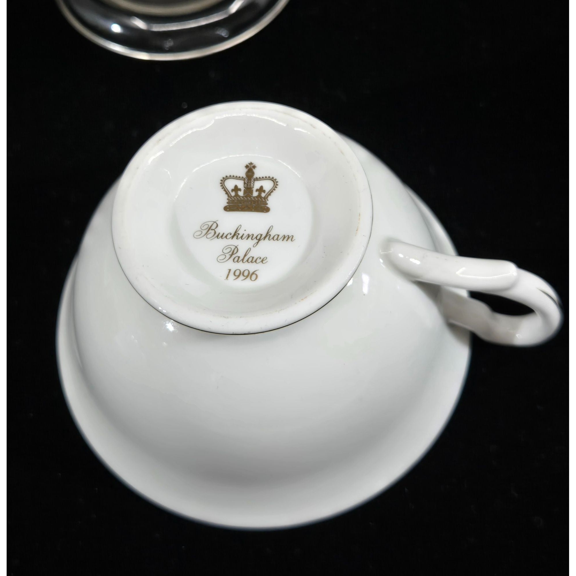 Buckingham Palace 1996 Commemorative Teacup Set Gold Trim Elegant Greek Key Pattern