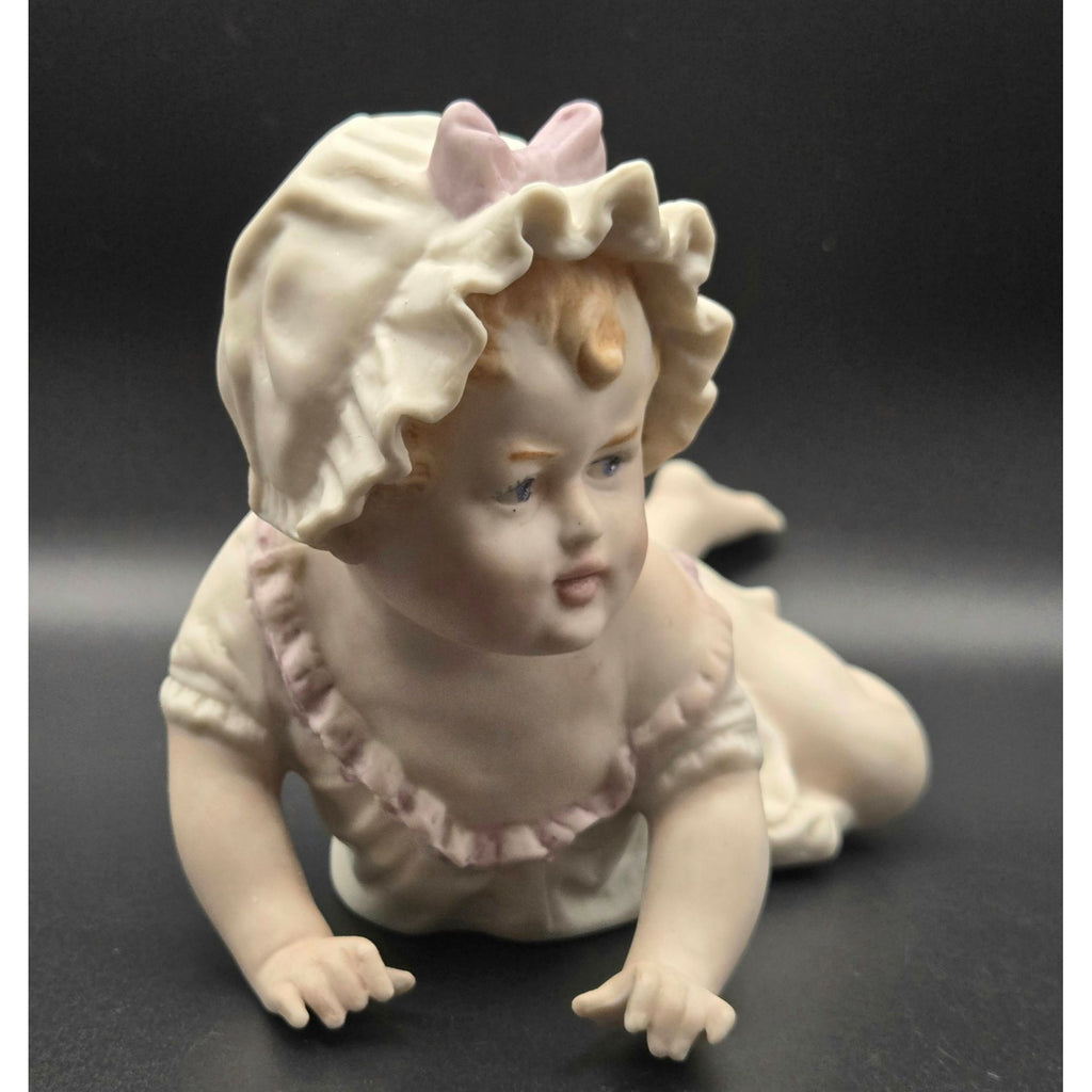 Vintage Porcelain Baby figurine Piano Baby, excellent condition 7"