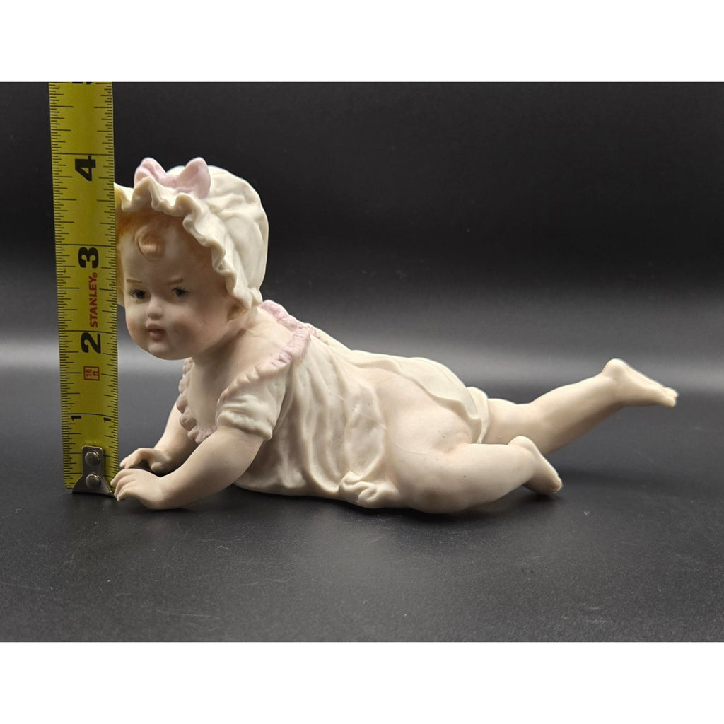 Vintage Porcelain Baby figurine Piano Baby, excellent condition 7"