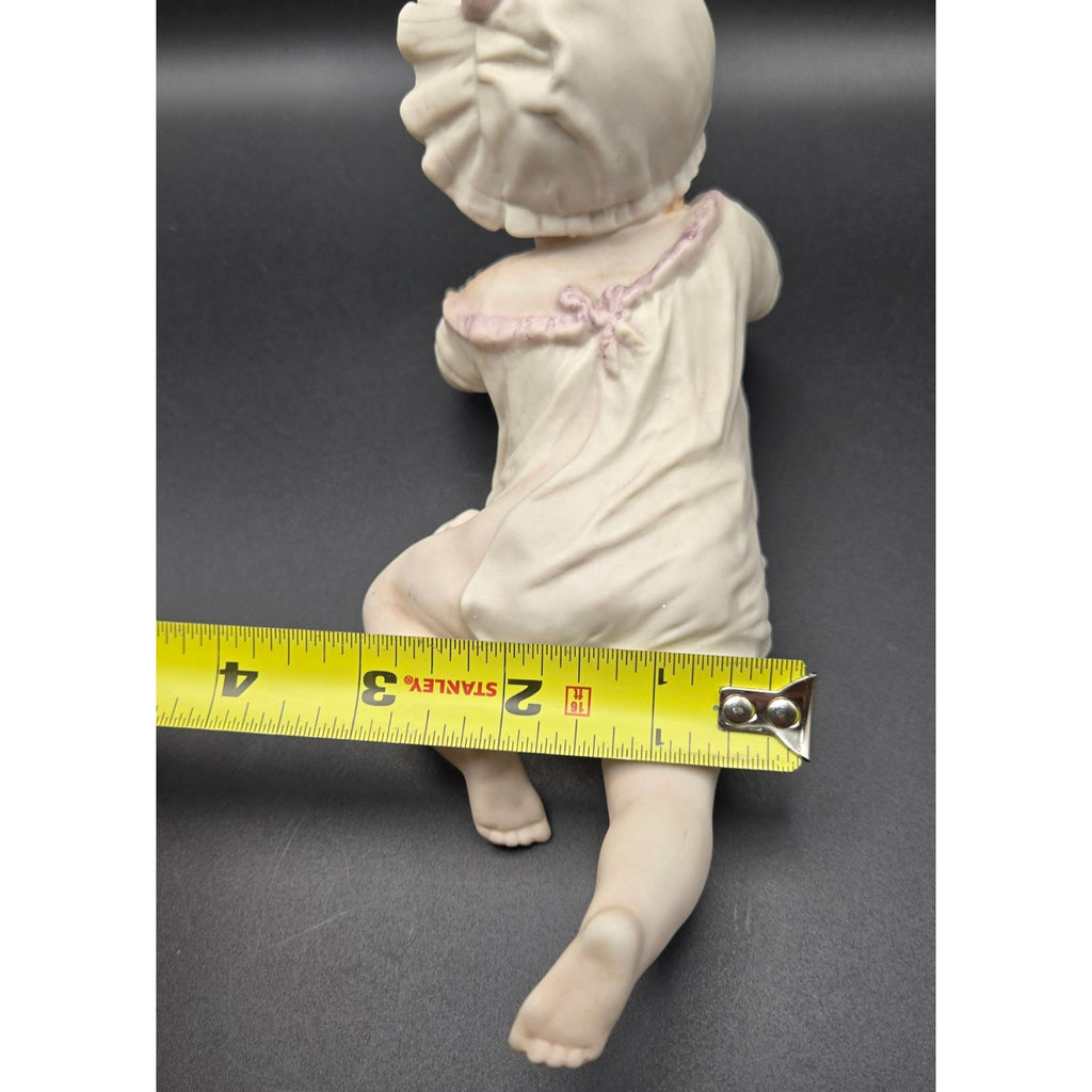 Vintage Porcelain Baby figurine Piano Baby, excellent condition 7"