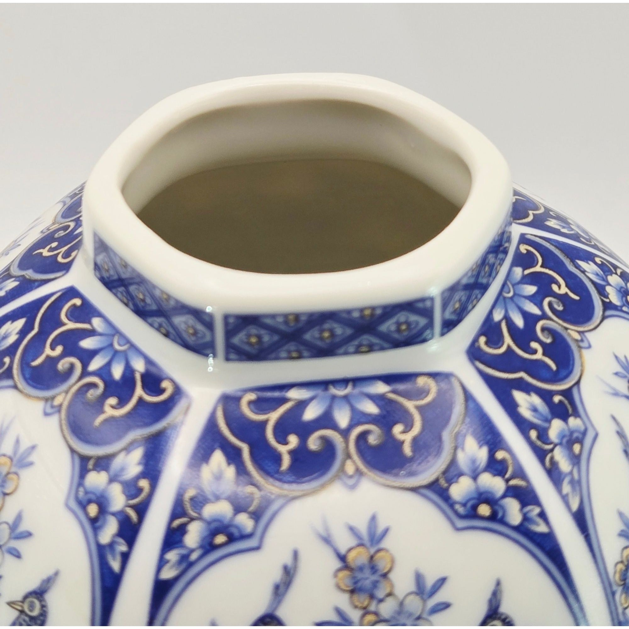 Royal Peacock Blue & White Porcelain Ginger Jar With Gold Accents, Excellent Cond.