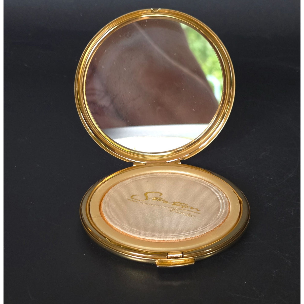 Vintage MCM Gold Tone Stratton Cosmetic Compact in Great Cond. Concentric Designs w/ Puff