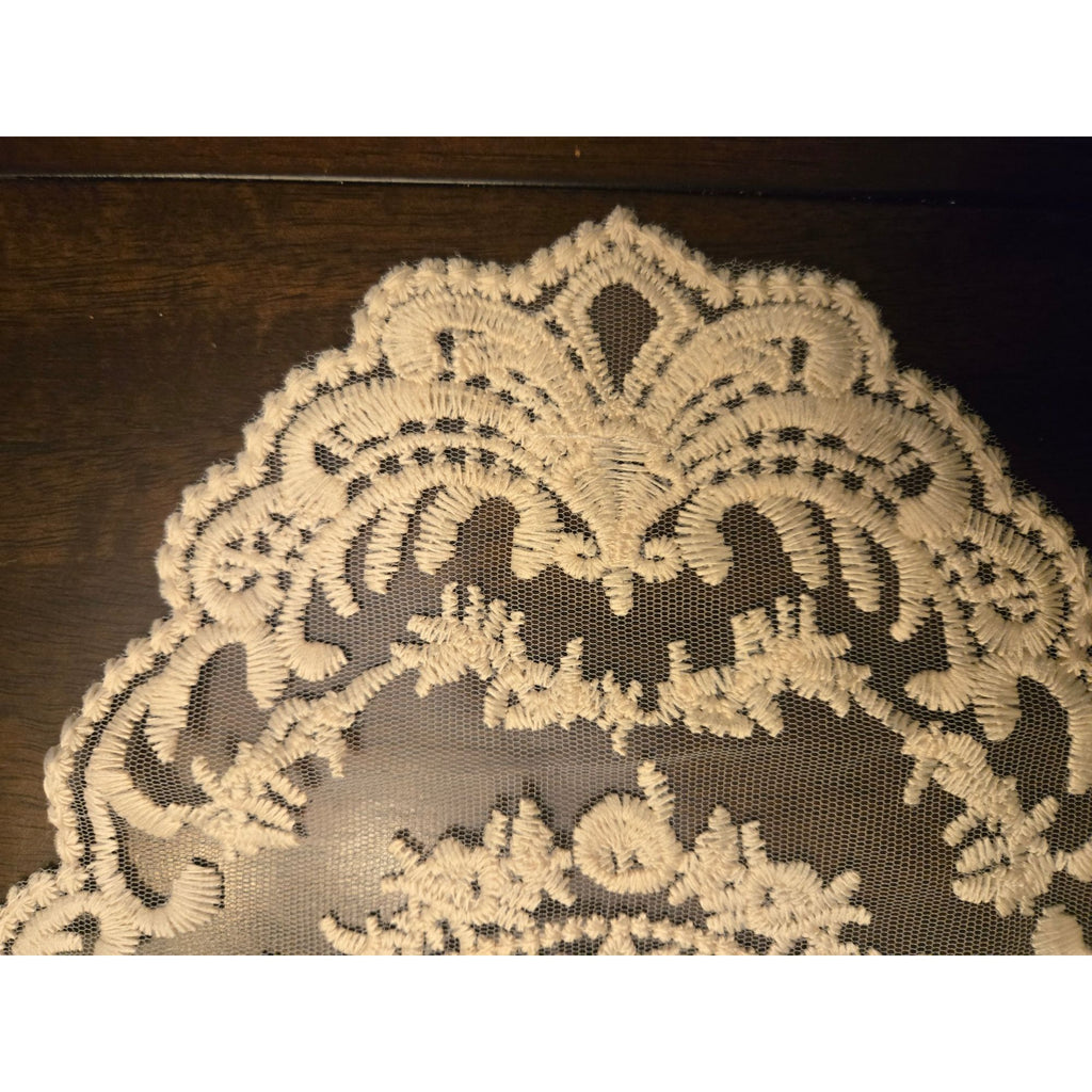 15" Lace Doily With Floral Centerpiece - Ivory W/ Pink Design